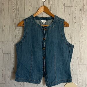 Time and Tru Light Blue Denim Round-Neck Button Top